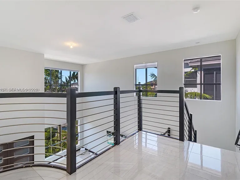 13659 SW 159th Ave — Photo 10