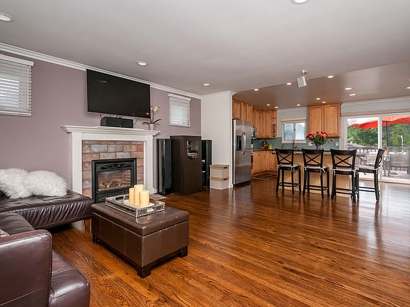 2nd image of 3560 Sunset Dr
