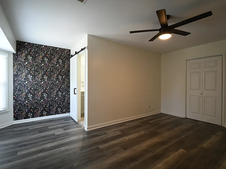 202 Hembree Park Ter — Photo 18
