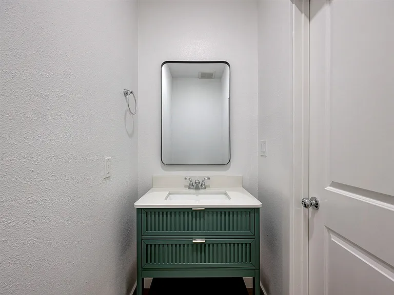 230 Brown St #A — Photo 6