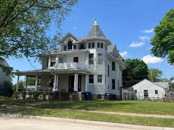 2220 Roosevelt St, Clinton, IA 52732