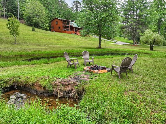 3rd image of 355 Happy Valley Ln