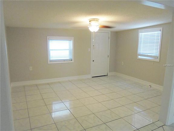 4th image of 6021 Santa Monica Dr