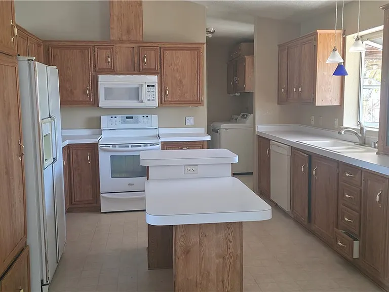 840 E Country Place Rd — Photo 7