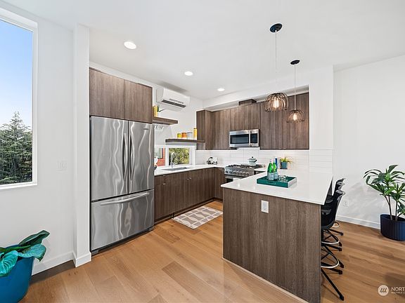 5th image of 3811 Ashworth Avenue N #B