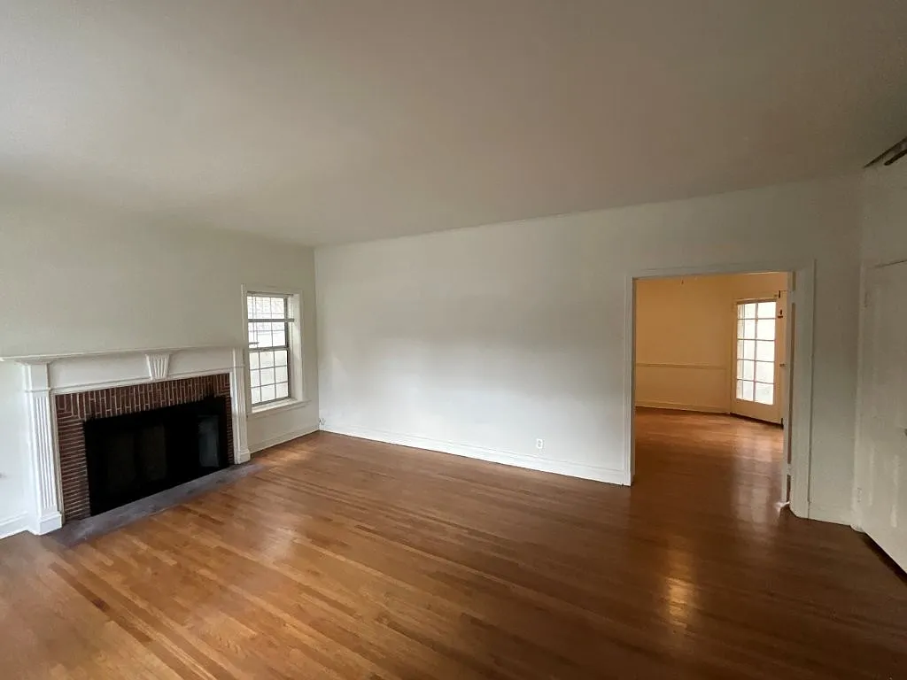 2 bed, 1.5 bath, 1200 sqft, $3,695 — Photo 4