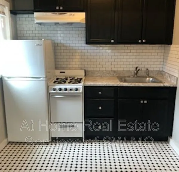 633 W State St #1B — Photo 4