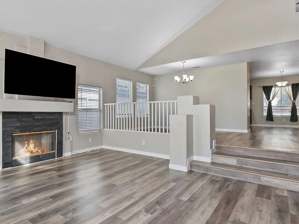 3678 Julius Ct