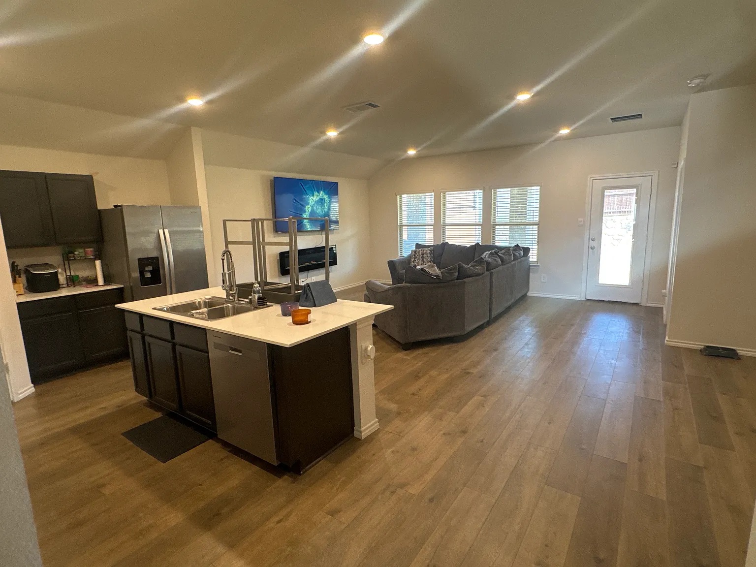 4 bed, 1875 sqft, $2,717 — Photo 1