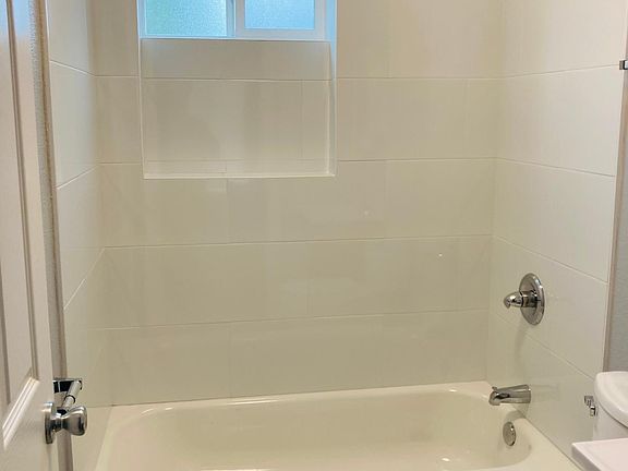 4th image of 1135 E Hyde Park Blvd #1134