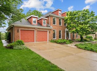 560 Braemar Ave, Naperville, IL 60563