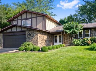 337 Lancelot Ct, Bolingbrook, IL 60440