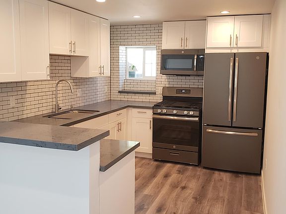 2nd image of 202 Bentley Cir