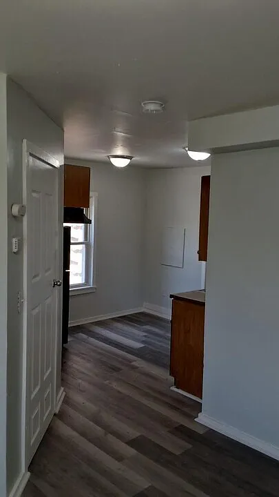 2 bed, $1,100 — Photo 3