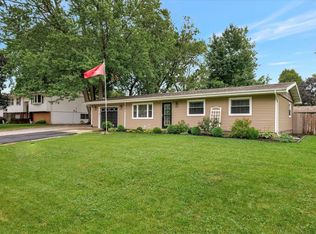 301 W Briarcliff Dr, Saint Joseph, IL