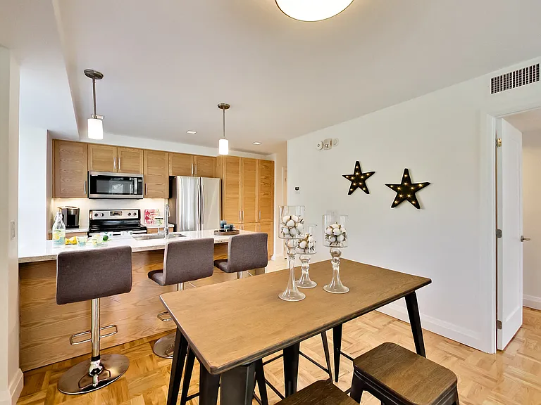 42 Glen Elm Ave #206 — Photo 99