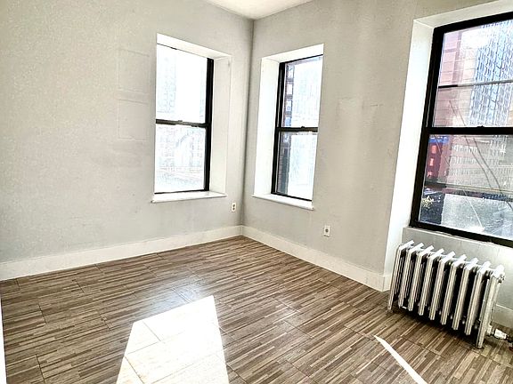 3rd image of 463 W 43rd St