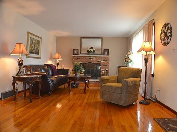 4th image of 105 Claxon Dr