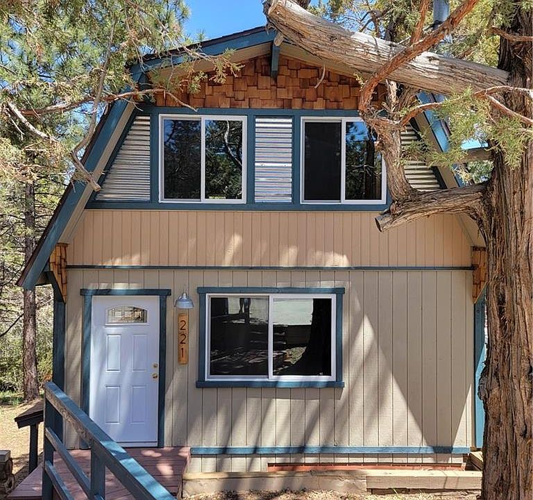 1st image of 221 Imperial Dr
