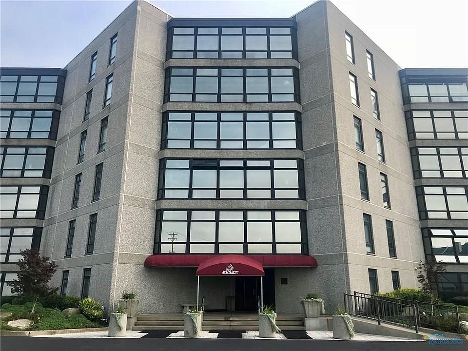 1st image of 711 W Lakeshore Dr APT 304