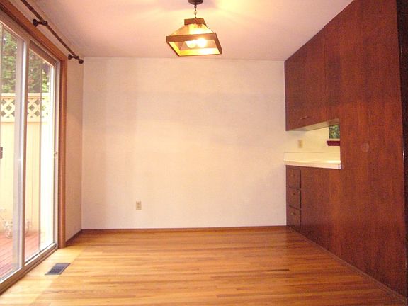 5th image of 14044 Sunnyside Ave N