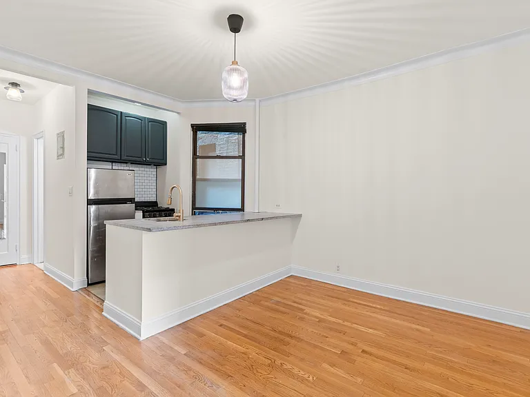 210 E 84th St #2A — Photo 4