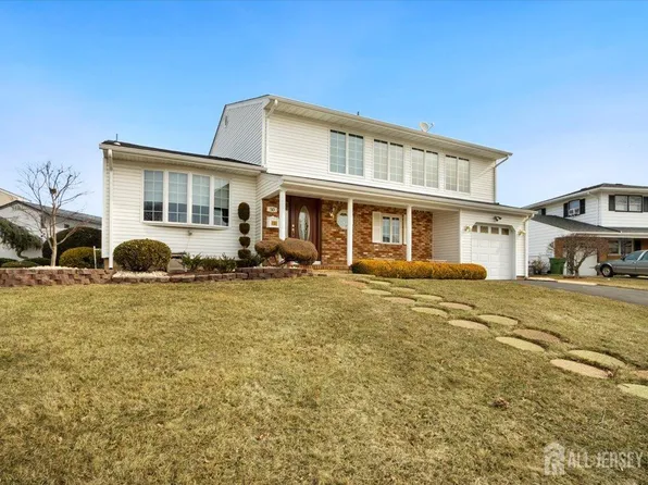 30 Yorkshire Pl, Parlin, NJ 08859