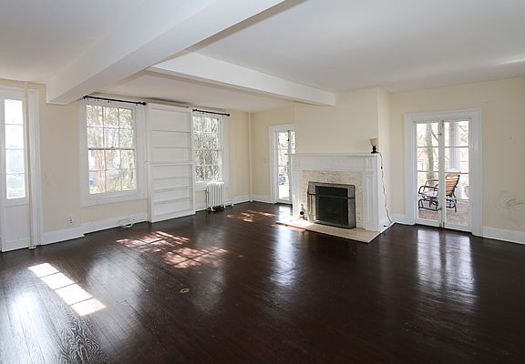 4th image of 263 Manhasset Ave