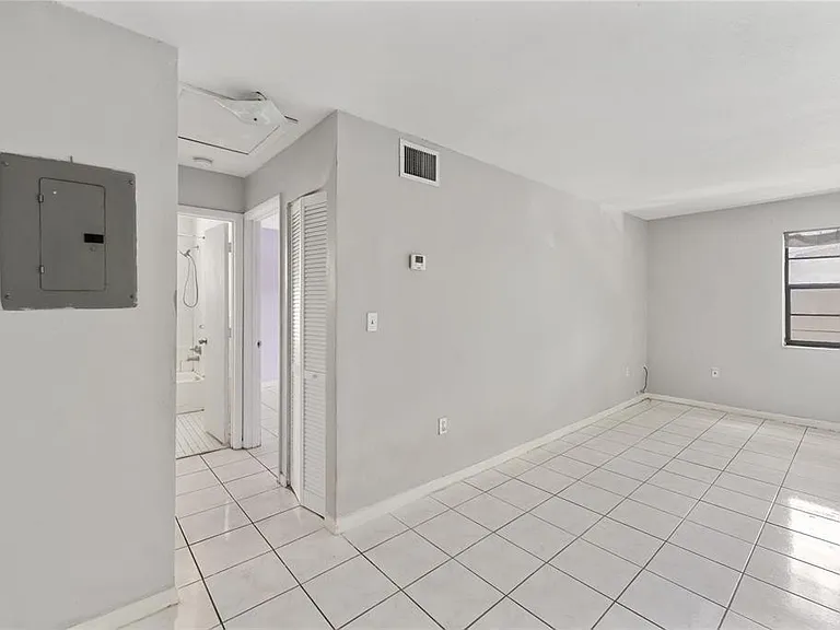 1925 Madison St #14 — Photo 3