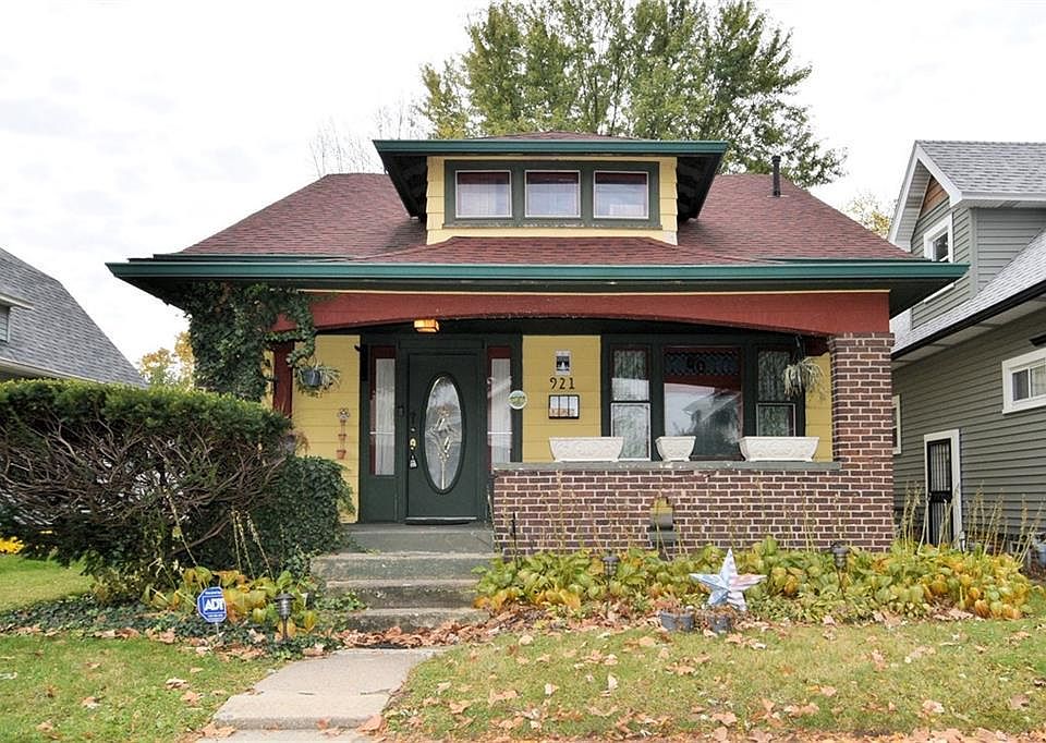 1st image of 921 Hervey St
