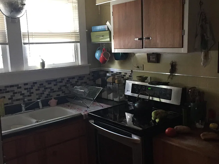 1507 Clinton St — Photo 4