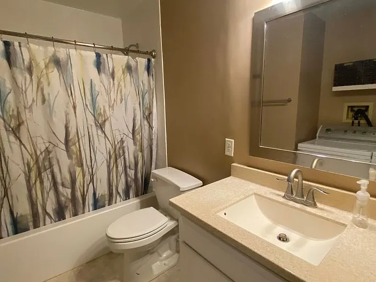 623 E Walnut St — Photo 12