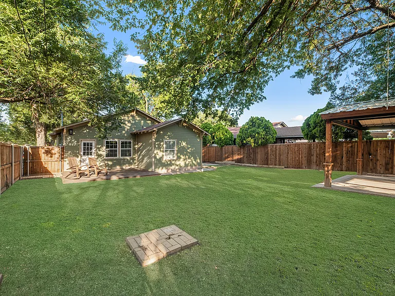 807 Hollywood Ave — Photo 36