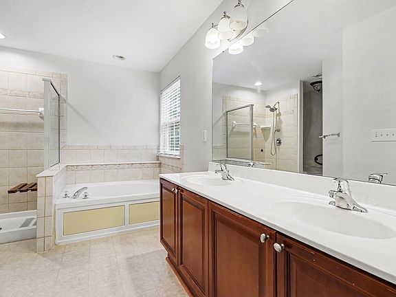 4th image of 6725 Heath Glen Dr