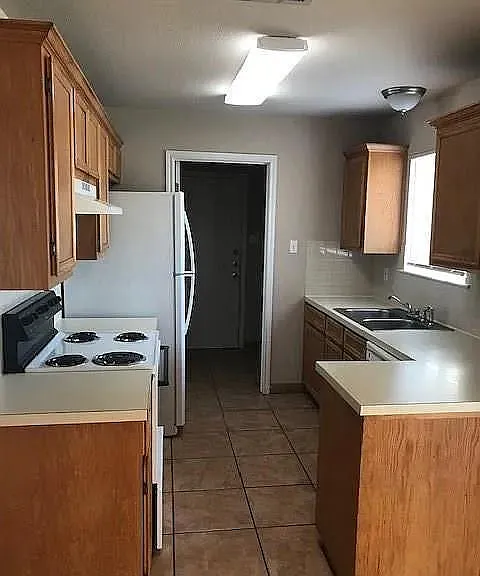 902 Quartz Ct #B — Photo 3