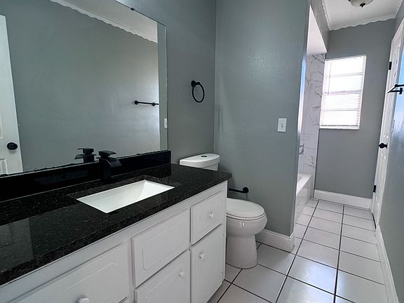 5th image of 802 Toledo Ct
