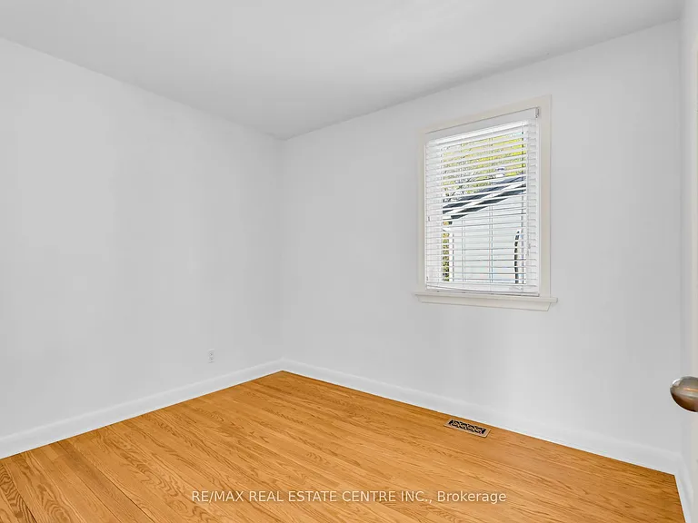 48 Maple Ave S #UPPER — Photo 26