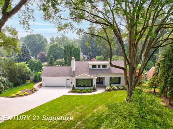 3 Rust Ln, Saginaw, MI 48602