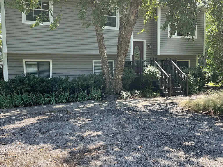 725 Masons Beach Rd — Photo 1