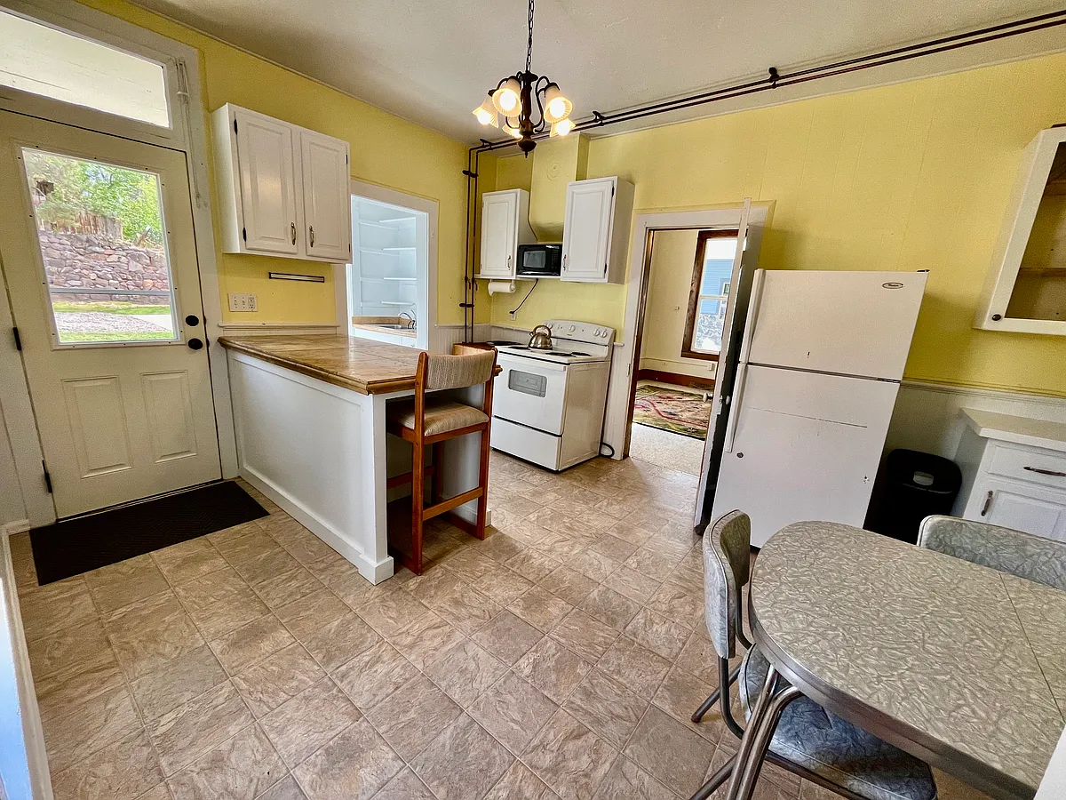 Building Photo - 321 E Sopris Dr