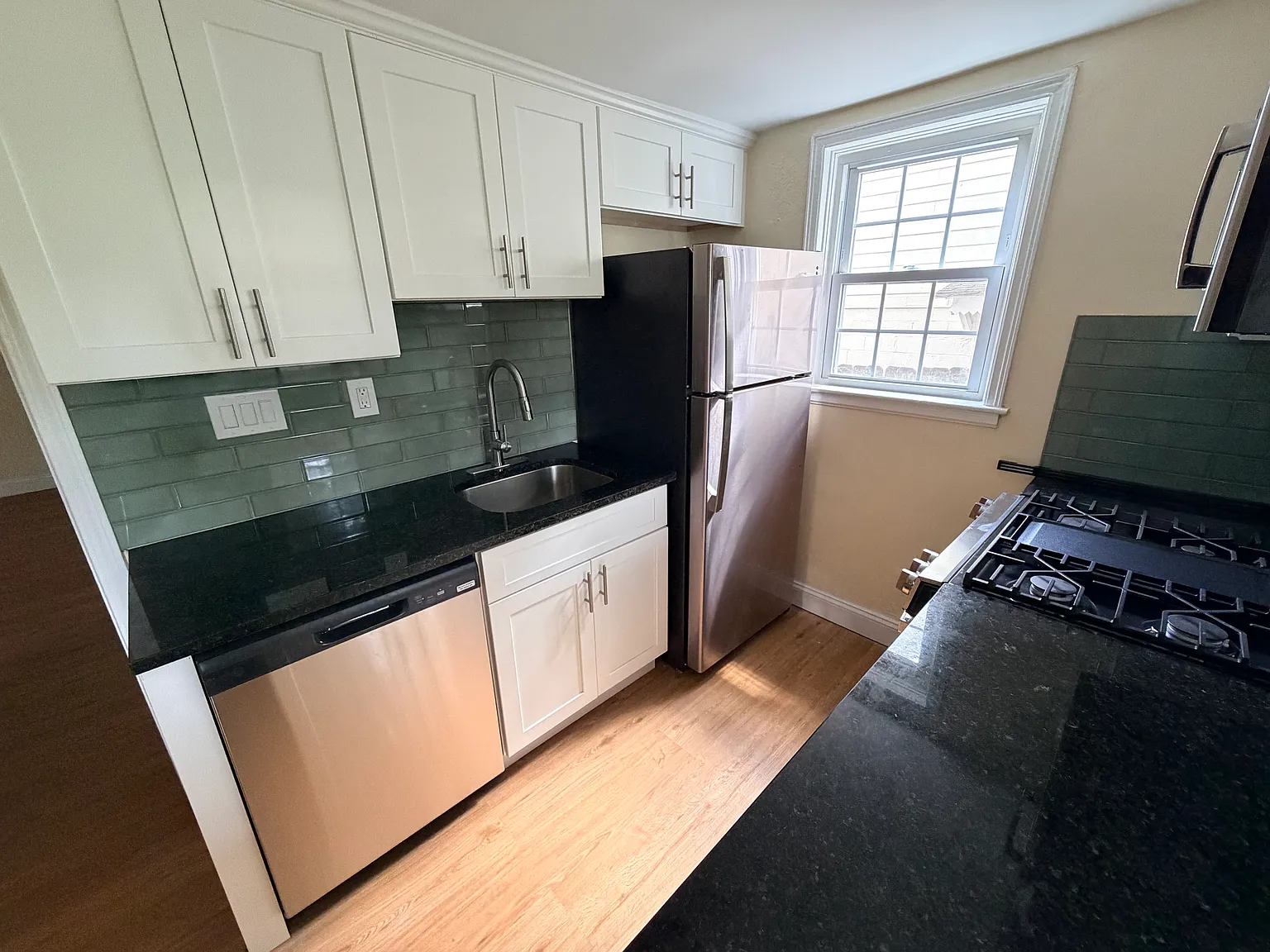 2 bed, 850 sqft, $1,950 — Photo 3
