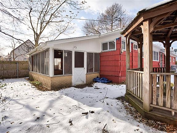 3rd image of 17 Wisconsin Pl