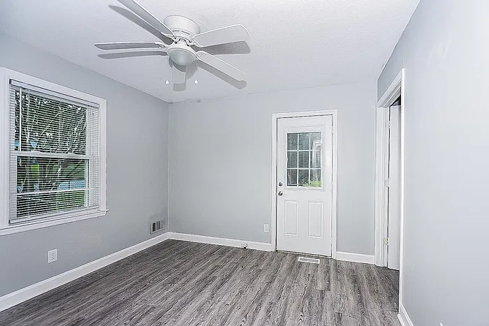21 Newport Dr — Photo 5