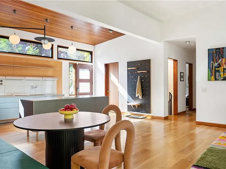 515 Claire Dr — Photo 23