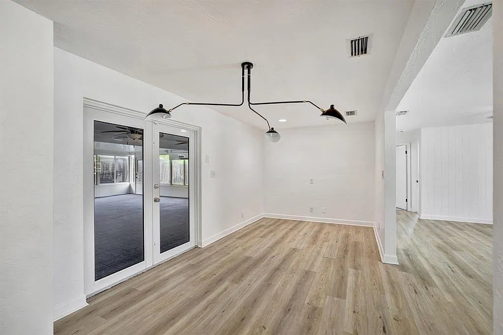 4 bed, 2.0 bath, 1932 sqft, $3,985 — Photo 3