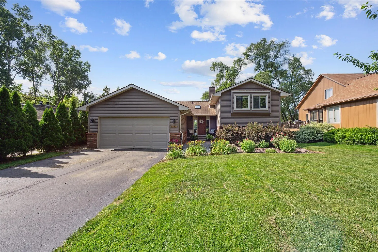 1393 Shankin Dr photo 1