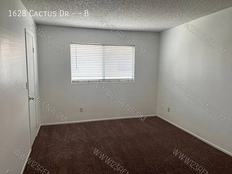 1628 Cactus Dr #B — Photo 9