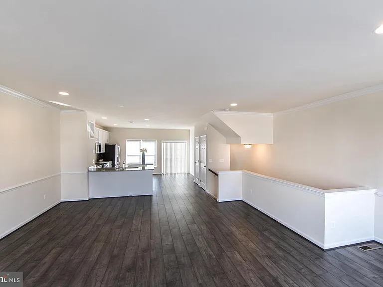 206 Apsley Ter — Photo 2