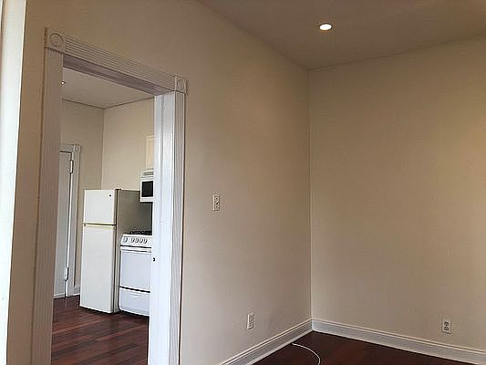 3rd image of 182 Nagle Ave #604