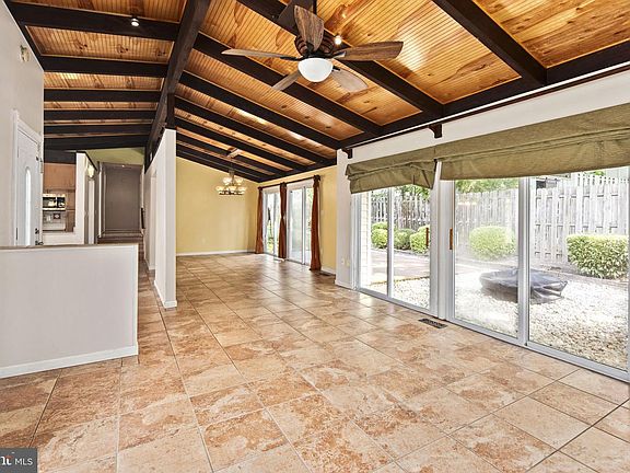 5th image of 2322 Kingsbury Ln #490